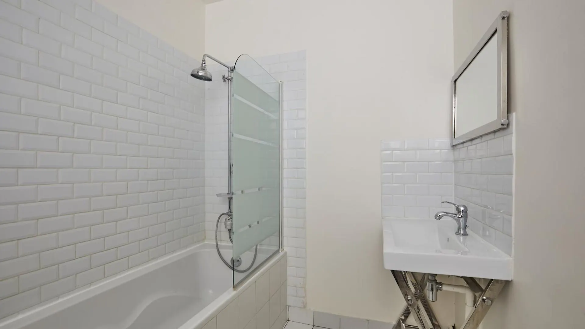 Charming 1br Rue Des Martyrs Apartment Paris