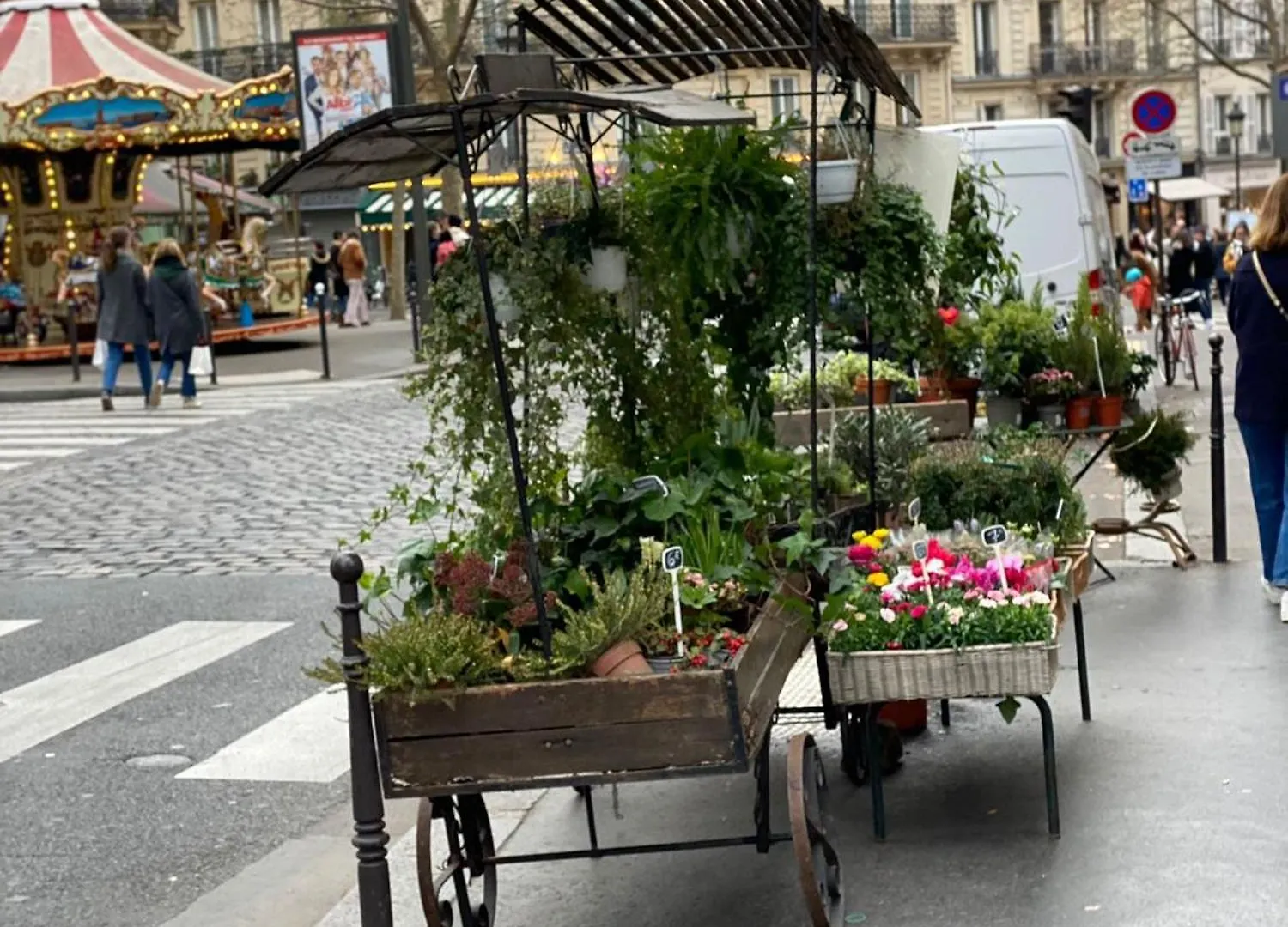 Charming 1br Rue Des Martyrs Paris